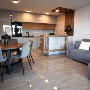 Otok Krk, Malinska, novogradnja, 88.42m2, 3s+db, bazen, okućnica