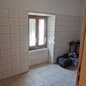 OTOK KRK, MALINSKA - Obiteljska kuća sa poslovnim prostorom