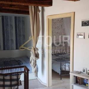 Otok Krk, Malinska - okolica, kuća u nizu s bazenom