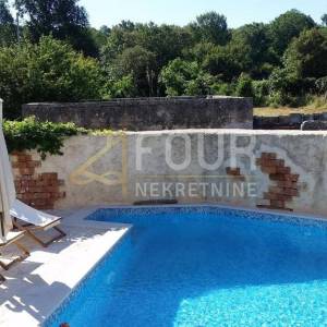 Otok Krk, Malinska - okolica, kuća u nizu s bazenom