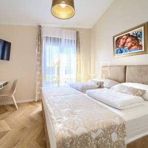 Otok Krk, Malinska - okolica, novogradnja, vila s bazenom, panoramski pogled na more