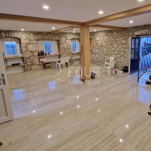 Otok Krk, Malinska - okolica, novogradnja, kuća s bazenom