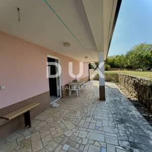 OTOK KRK, MALINSKA - prostrana kuća s tri stana 600m od mora