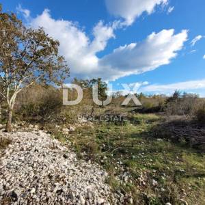Otok Krk, Malinska - prva zona uz građevinsko zemljište, očekuje se prenamjena trenutnog poljoprivrednog zemljišta u centru Mal...