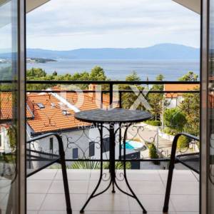 OTOK KRK, MALINSKA - Renovirana apartmanska kuća u blizini mora