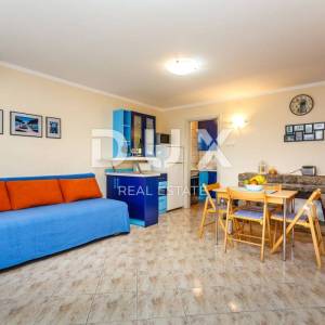 OTOK KRK, MALINSKA - Renovirana apartmanska kuća u blizini mora