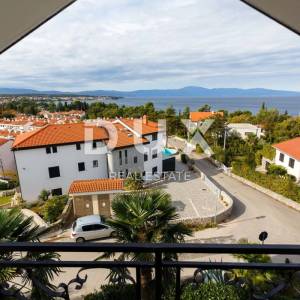 OTOK KRK, MALINSKA - Renovirana apartmanska kuća u blizini mora