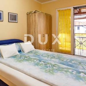 OTOK KRK, MALINSKA - Renovirana apartmanska kuća u blizini mora