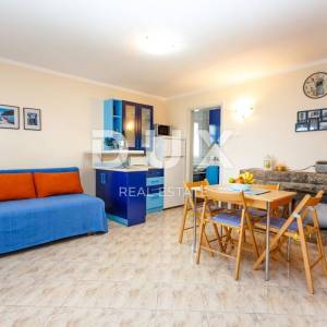 OTOK KRK, MALINSKA - Renovirana apartmanska kuća u blizini mora