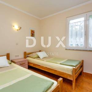 OTOK KRK, MALINSKA - Renovirana apartmanska kuća u blizini mora