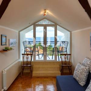 OTOK KRK, MALINSKA - Renovirana apartmanska kuća u blizini mora