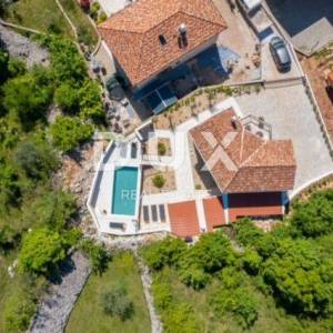 OTOK KRK, MALINSKA - Samostojeća kuća s bazenom