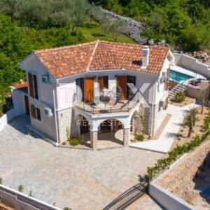 OTOK KRK, MALINSKA - Samostojeća kuća s bazenom