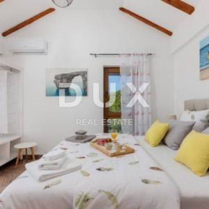 OTOK KRK, MALINSKA - Samostojeća kuća s bazenom