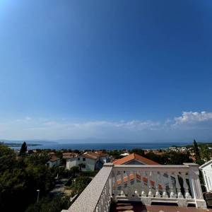 OTOK KRK, MALINSKA - simpatičan stan s pogledom na more