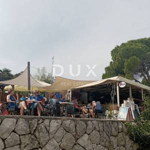 OTOK KRK, MALINSKA – uređeni beach bar s terasom i pogledom na more! ODLIČNA PRILIKA!!!