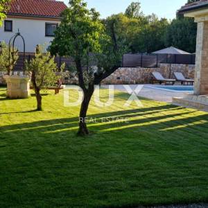OTOK KRK - Mediteranska vila sa bazenom i velikom okućnicom