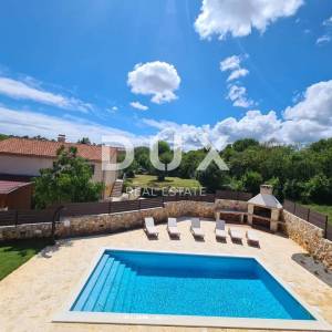 OTOK KRK - Mediteranska vila sa bazenom i velikom okućnicom