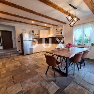 OTOK KRK - Mediteranska vila sa bazenom i velikom okućnicom