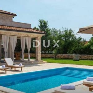 OTOK KRK - Mediteranska vila sa bazenom i velikom okućnicom