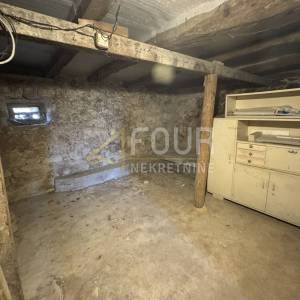 Otok Krk, Milohnići, kuća s garažom, 278.23m2