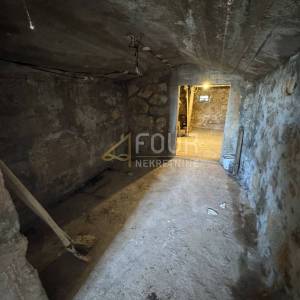 Otok Krk, Milohnići, kuća s garažom, 278.23m2