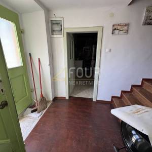 Otok Krk, Milohnići, kuća s garažom, 278.23m2