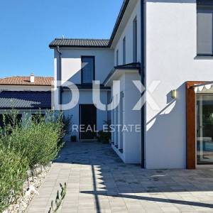 OTOK KRK - Moderna moderna vila s bazenom i velikom okućnicom u središtu otoka