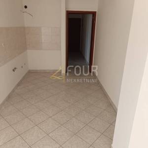 Otok Krk, Njivice, 78.70m2, u naravi 2 stana, terasa, pogled na more