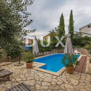 OTOK KRK, NJIVICE - Apartman s bazenom
