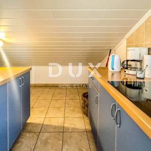 OTOK KRK, NJIVICE- Apartman u potkrovlju s pogledom na cijeli Kvarner
