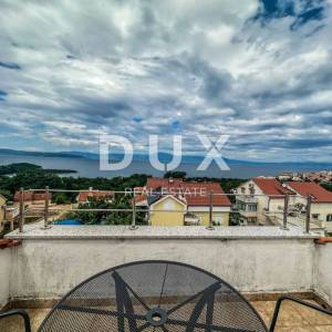 OTOK KRK, NJIVICE- Apartman u potkrovlju s pogledom na cijeli Kvarner