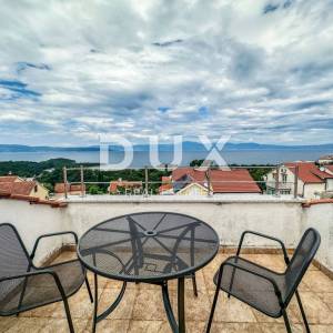 OTOK KRK, NJIVICE- Apartman u potkrovlju s pogledom na cijeli Kvarner