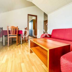 OTOK KRK, NJIVICE- Apartman u potkrovlju s pogledom na cijeli Kvarner