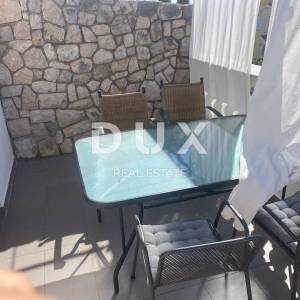 OTOK KRK, NJIVICE - Etaža kuće na prvom katu s dva apartmana