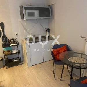 OTOK KRK, NJIVICE - Etaža kuće na prvom katu s dva apartmana