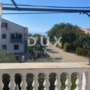 OTOK KRK, NJIVICE - Etaža kuće na prvom katu s dva apartmana