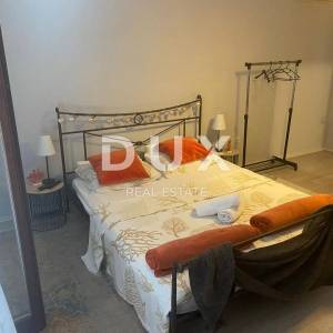 OTOK KRK, NJIVICE - Etaža kuće na prvom katu s dva apartmana