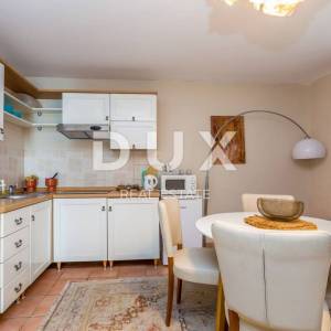 OTOK KRK, NJIVICE - Etaža kuće na prvom katu s dva apartmana