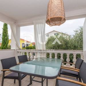 OTOK KRK, NJIVICE - Etaža kuće u prizemlju s dva apartmana