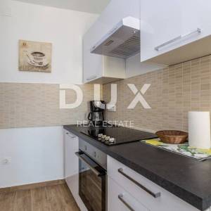 OTOK KRK, NJIVICE - Kuća s apartmanima i poslovnim prostorom