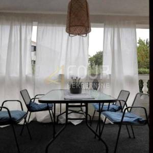 Otok Krk, Njivice, kuća s bazenom, 5 apartmana + dodatni apartman