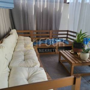 Otok Krk, Njivice, kuća s bazenom, 5 apartmana + dodatni apartman