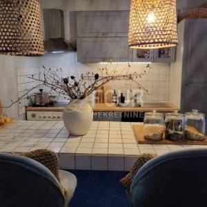 Otok Krk, Njivice, kuća s bazenom, 5 apartmana + dodatni apartman