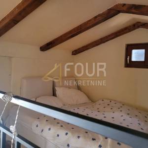 Otok Krk, Njivice, kuća s bazenom, 5 apartmana + dodatni apartman