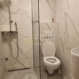 Otok Krk, Njivice, kuća s bazenom, 5 apartmana + dodatni apartman