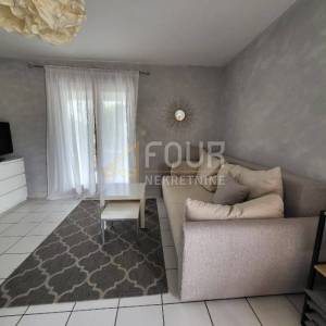 Otok Krk, Njivice, kuća s bazenom, 5 apartmana + dodatni apartman