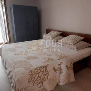 Otok Krk, Njivice, kuća s bazenom, 5 apartmana + dodatni apartman