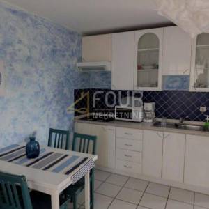 Otok Krk, Njivice, kuća s bazenom, 5 apartmana + dodatni apartman