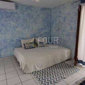 Otok Krk, Njivice, kuća s bazenom, 5 apartmana + dodatni apartman